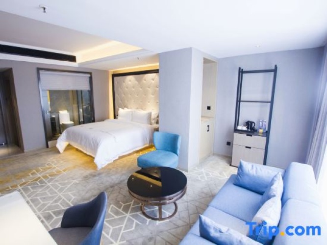Standard Double room with city view