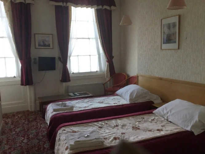 Standard Twin room with sea view