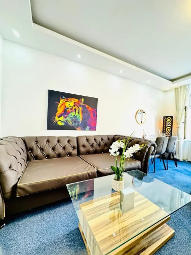 Spacious 7BR Apartment Prime Location
