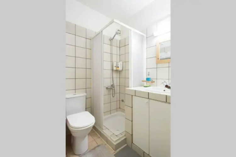 Bright, Cosy Studio close to Glyfada Beach & Center