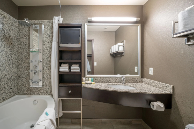 Acclaim Calgary Airport photo 9