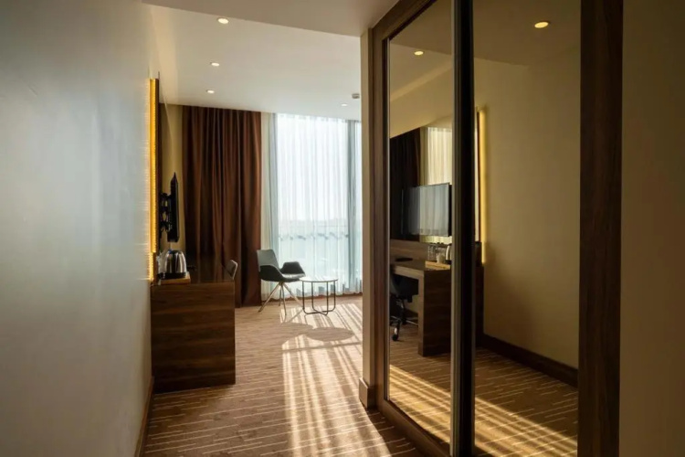 Ekor Elegance Hotel