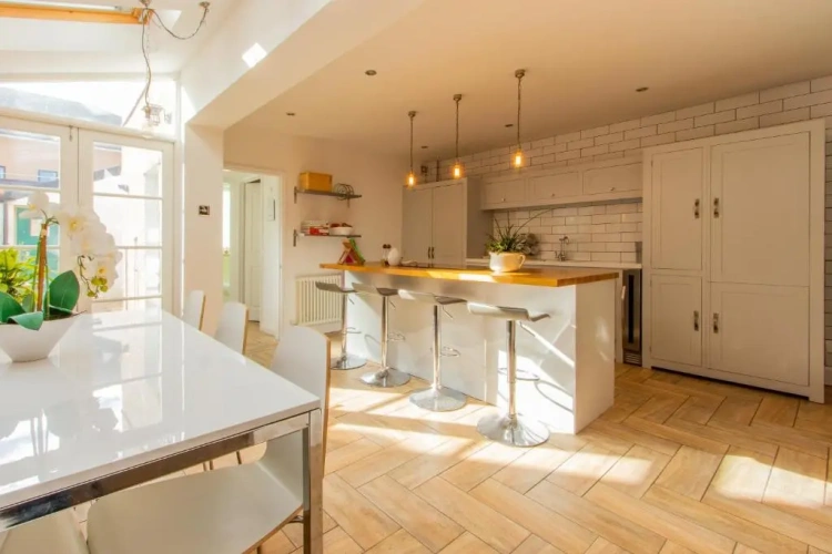 4 Bedrooms Cottage