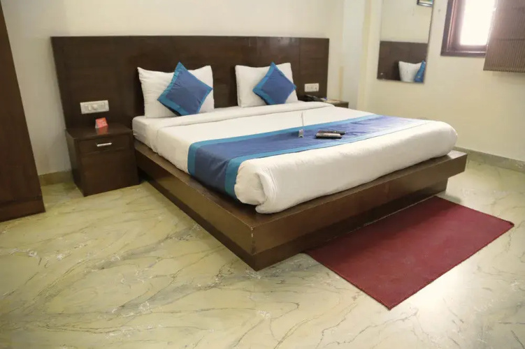 FabHotel Karol Bagh Main Market