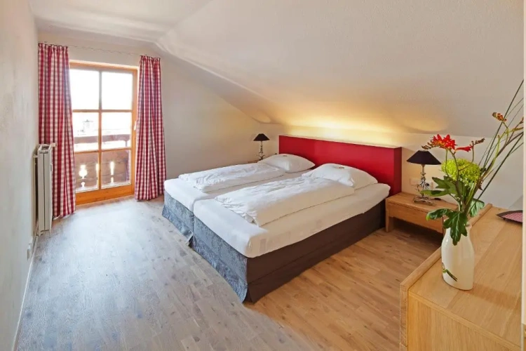 3 Bedrooms Apartment