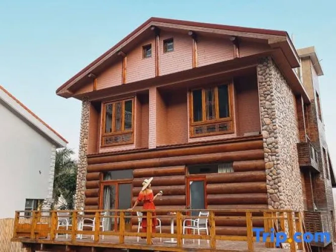 5 Bedrooms Quadruple Villa