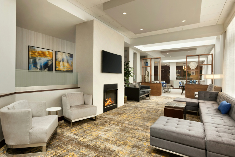 DoubleTree by Hilton Hartford - Bradley Airport