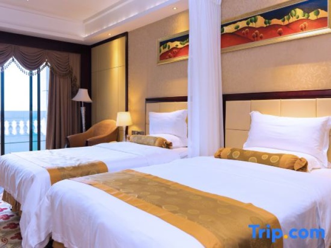 Standard Quadruple room with lake view