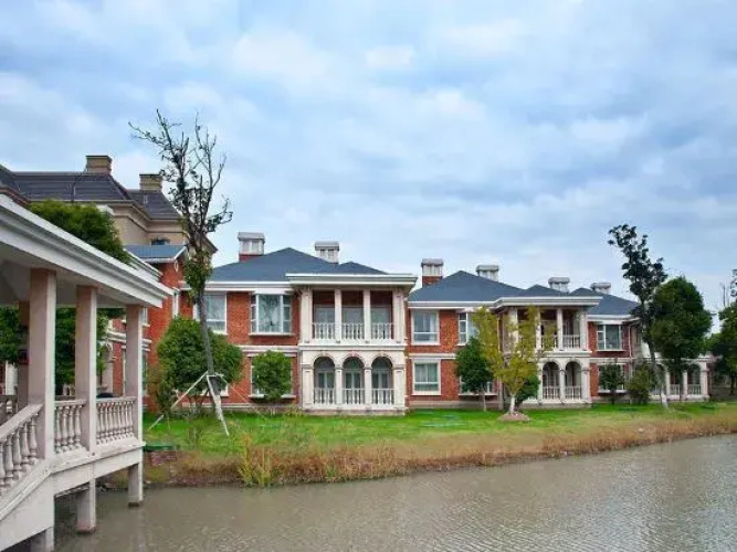 Rose Manor