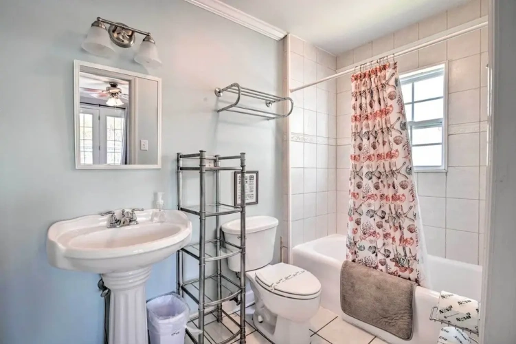 4 Bedrooms Apartment