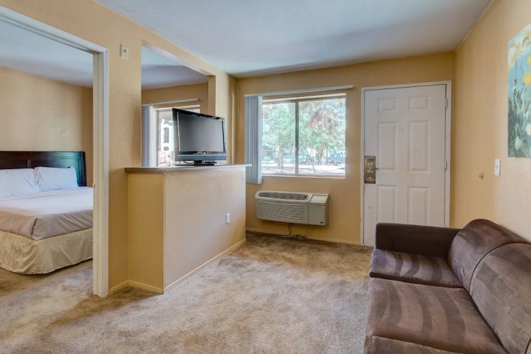 Emerald Suites Convention Center