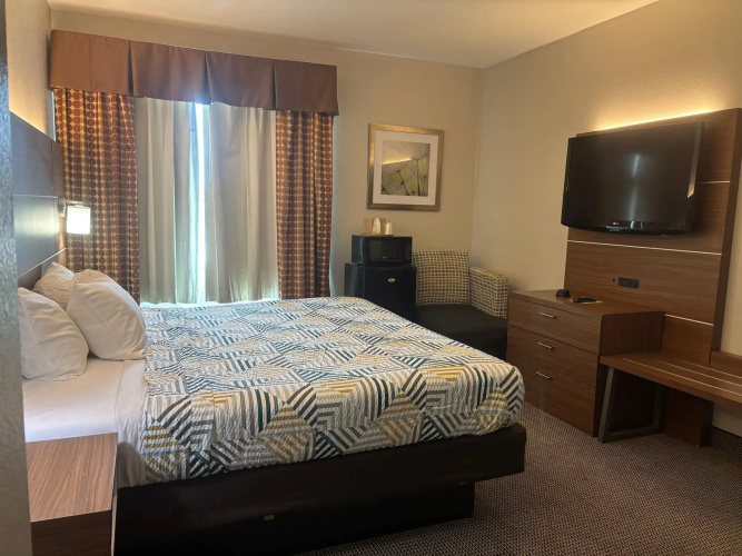 Rodeway Inn & Suites