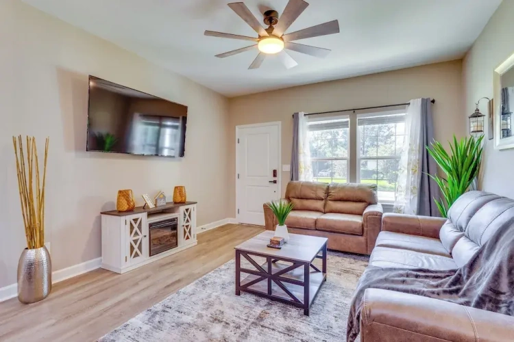 3 Bedrooms Apartment