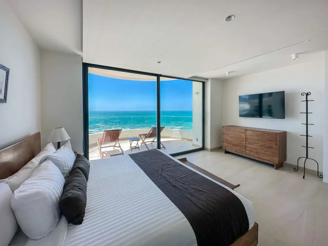 5BR Beachfront Luxury Condo