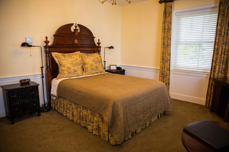 Providence Manor House Bed & Breakfast