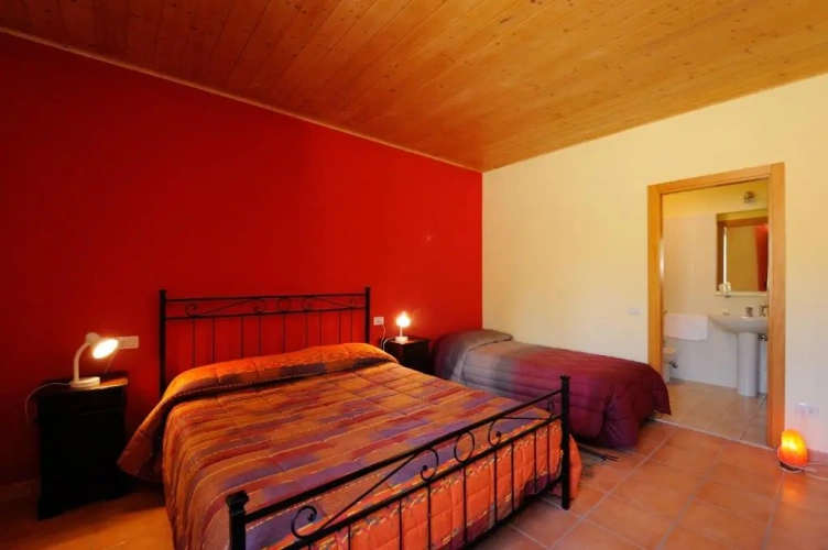 Standard Triple room