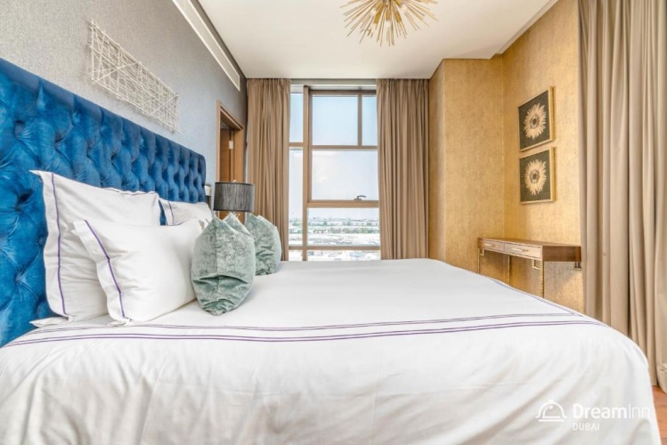 4 Bedrooms Apartment
