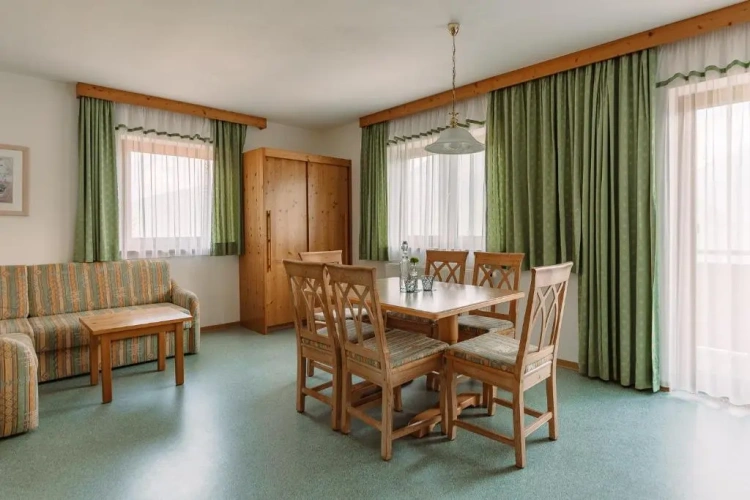 2 Bedrooms Apartment