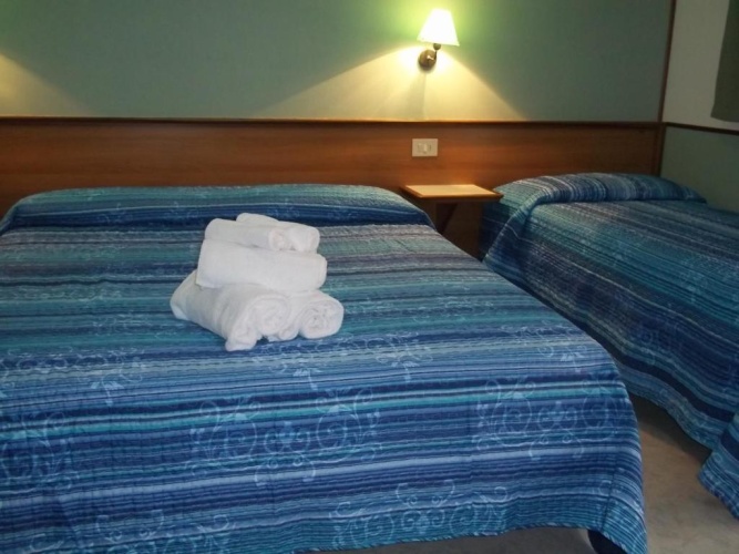 Standard Triple room