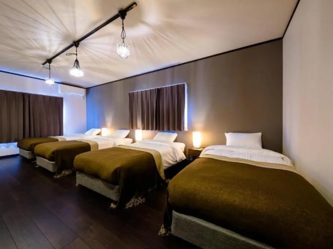 5 Bedrooms Sextuple Villa
