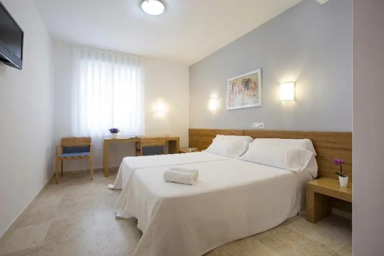 Standard Twin room with balcony