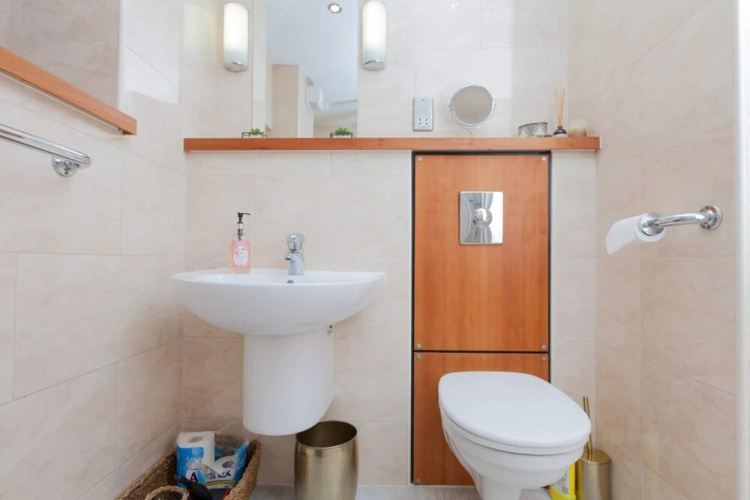 2 Bedroom Flat In Holyrood Area