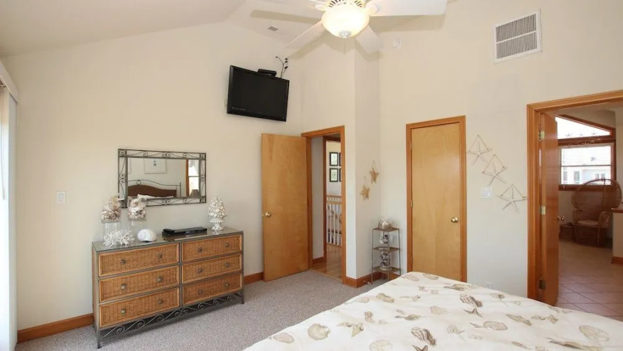 Ashley's Nest - 6 Br home by RedAwning