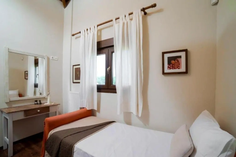 3 Bedrooms Cottage