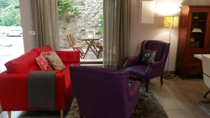 2 Bedrooms Cottage