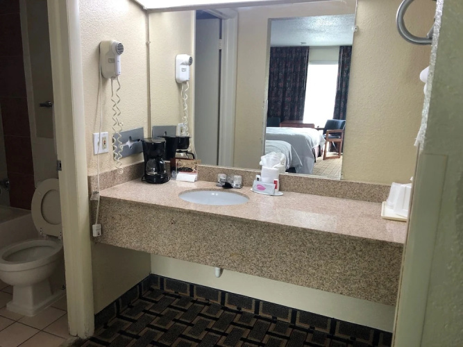 Budget Host Inn