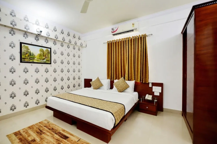 Deluxe Double room with city view