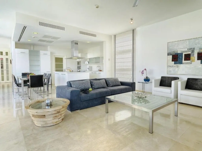 2 Bedrooms Villa