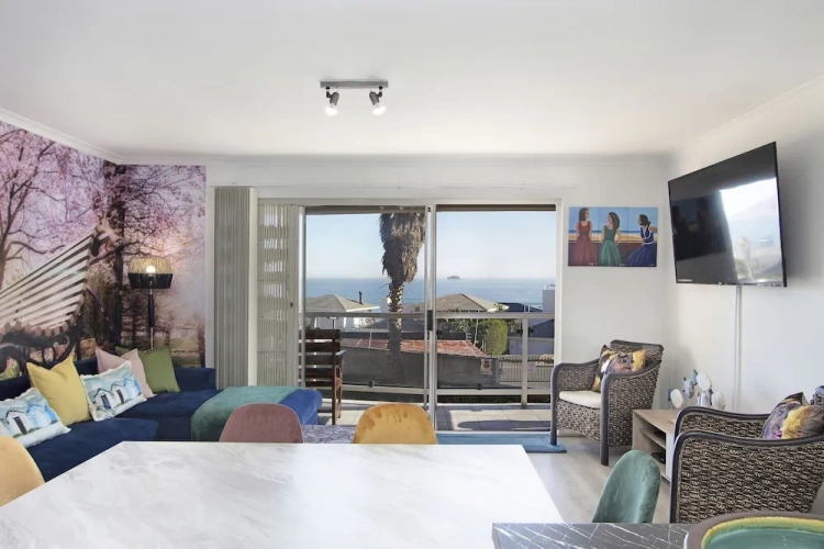 3 Bedrooms Apartment