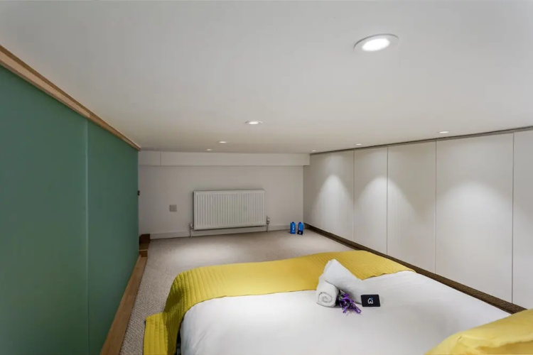 Spacious Canfield Gardens Studio