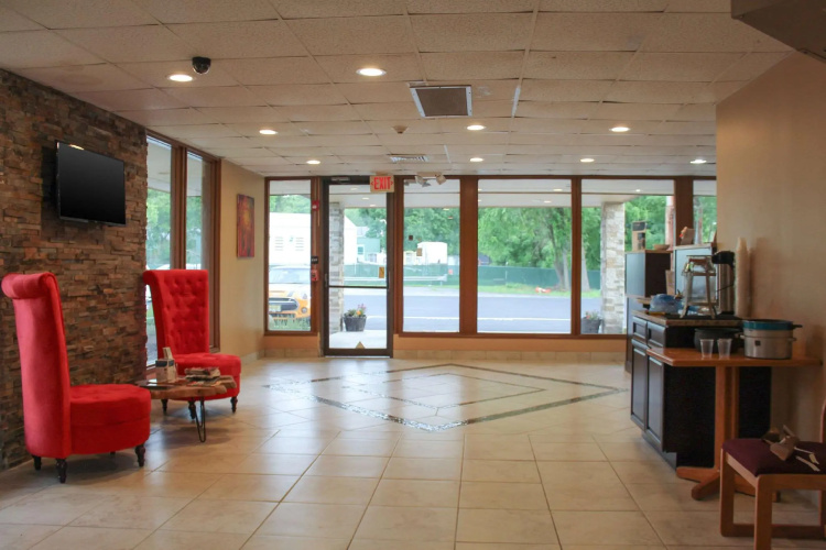 Clarion Inn & Suites Stroudsburg - Poconos