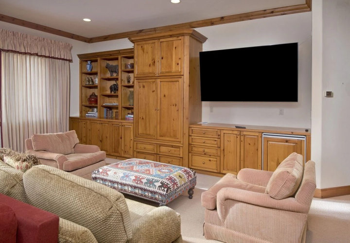 803 Holden Rd. 5 Bedroom Home by RedAwning