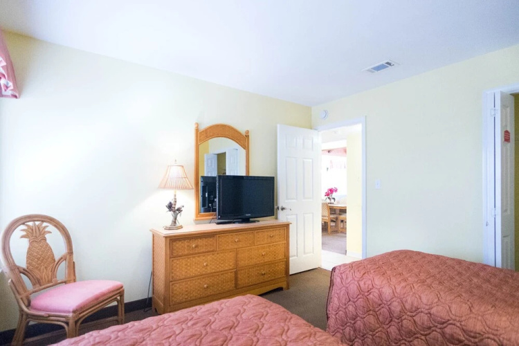 Soundside Holiday Beach Resort