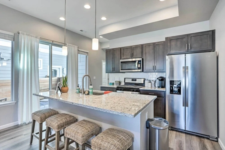 3 Bedrooms Apartment