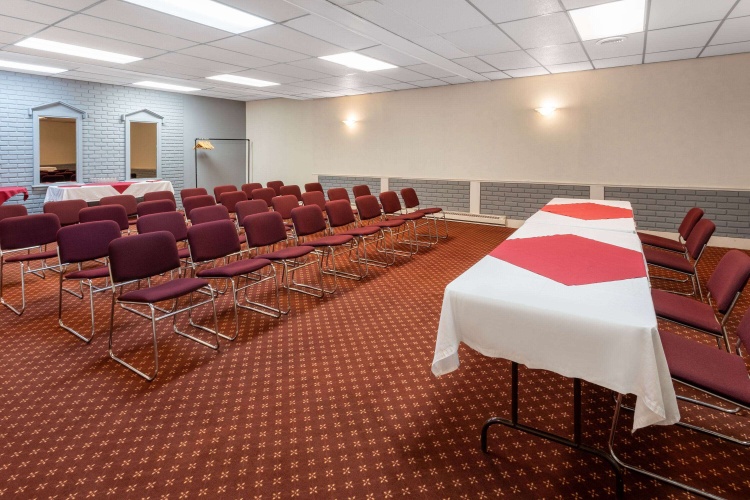 Travelodge By Wyndham Amherst photo 16
