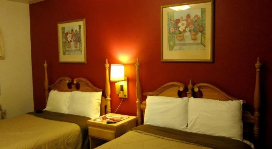 Mac's Motel