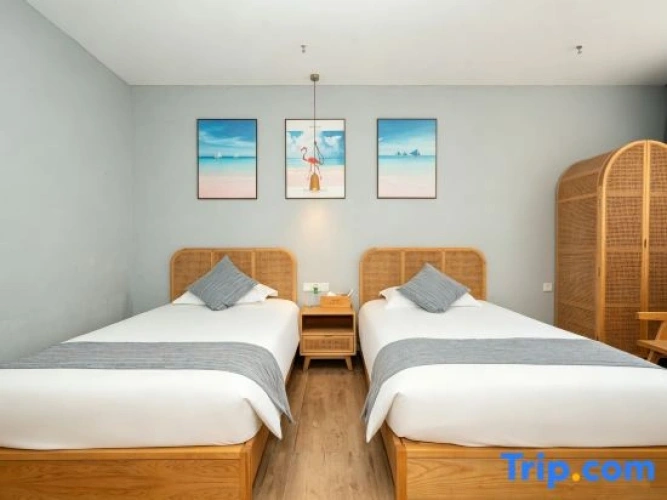 Standard Twin room with garden view