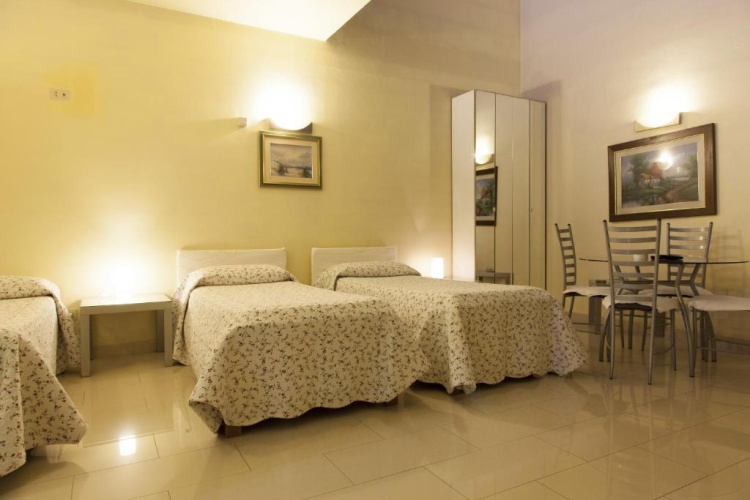 Standard Triple room