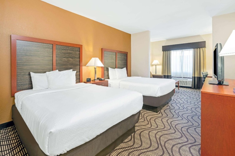 Deluxe Quadruple Suite