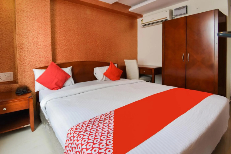 Flagship 76012 Hotel Grand Decor