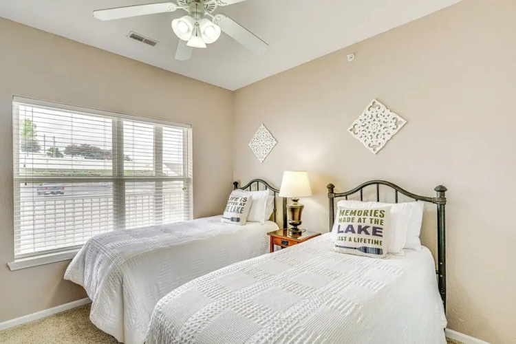 Relax by Pools: Top-floor Lands End Corner Unit