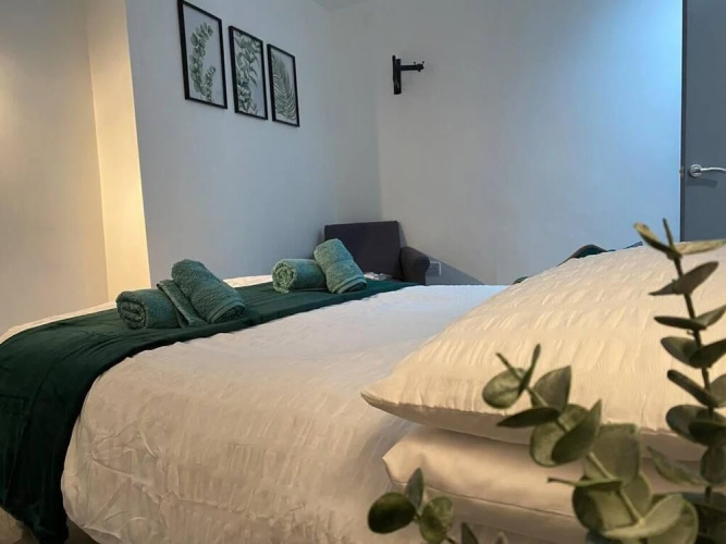 2 Bed Flat - Sleeps 6 - Parking - Wifi