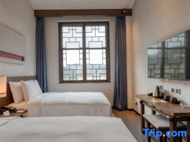 Deluxe Twin room with lake view