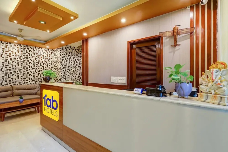 Fabhotel B Stays