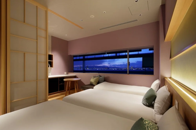 Standard Twin room with city view