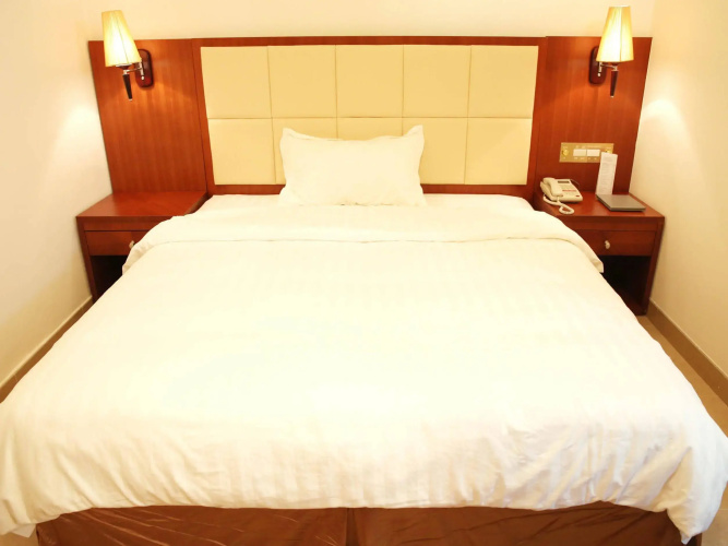 Grand Harbour Hotel